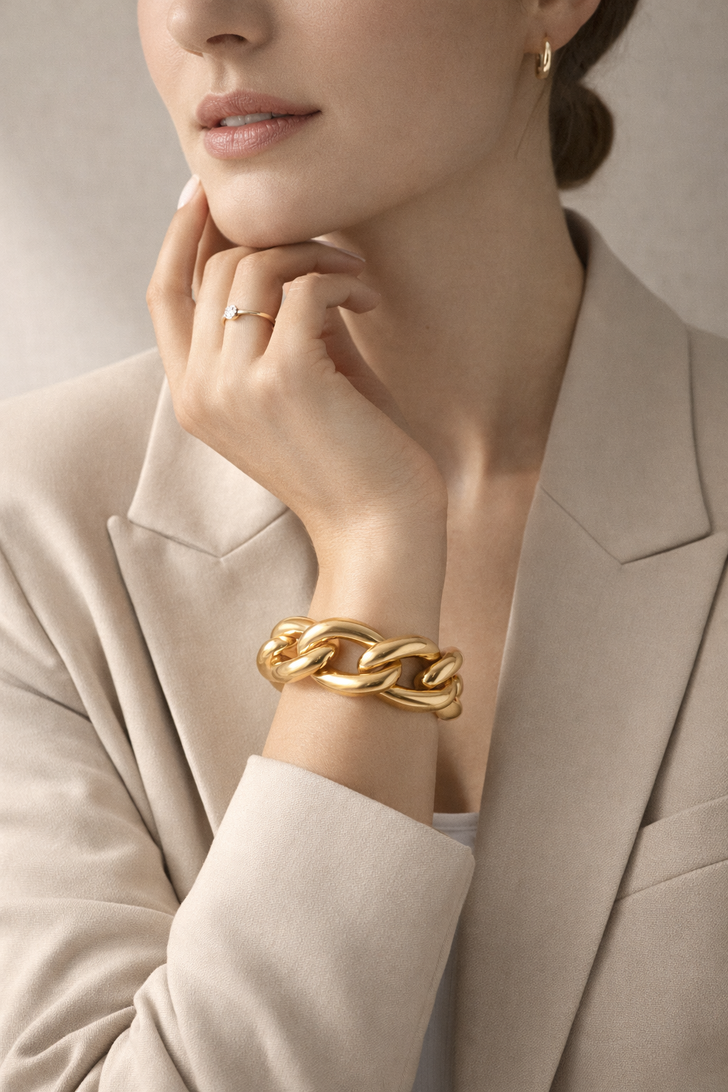 Statement Jewelry Meets Minimal Style: How to Balance Both